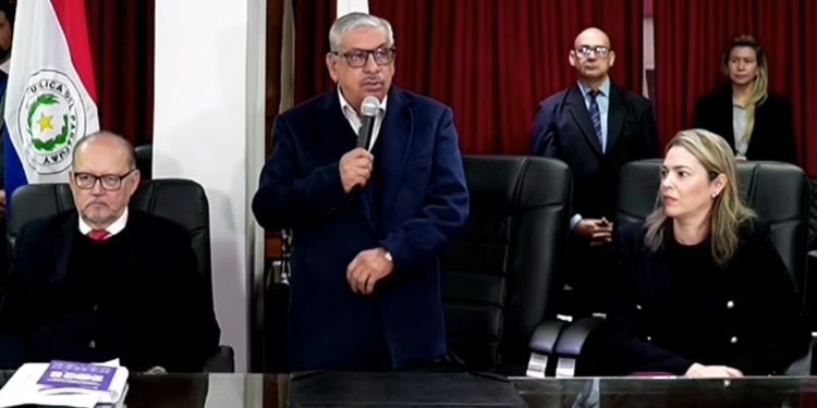 En salud el IPS está quebrado, ratificó hoy el doctor Isaías Fretes, en conferencia de prensa En salud el IPS está quebrado, ratificó hoy el doctor Isaías Fretes, en conferencia de prensa