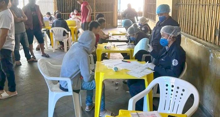Realizan pruebas médicas masivas en la cárcel de Concepción para detección temprana de tuberculosis