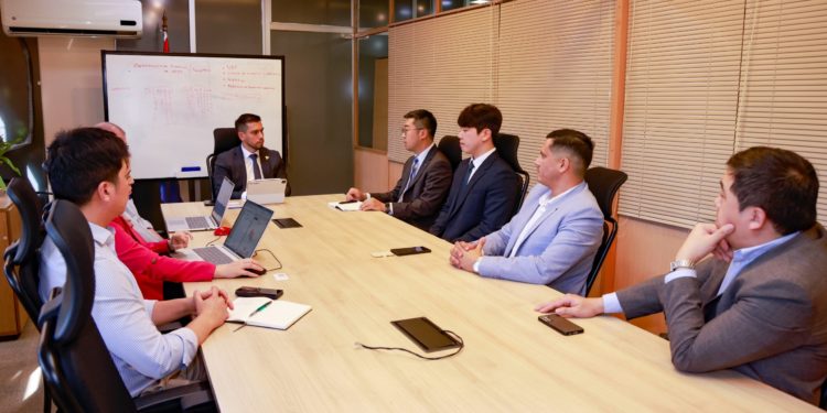 Impulsan instalación de centro de cirugía robótica para posicionar a Paraguay como hub regional en salud