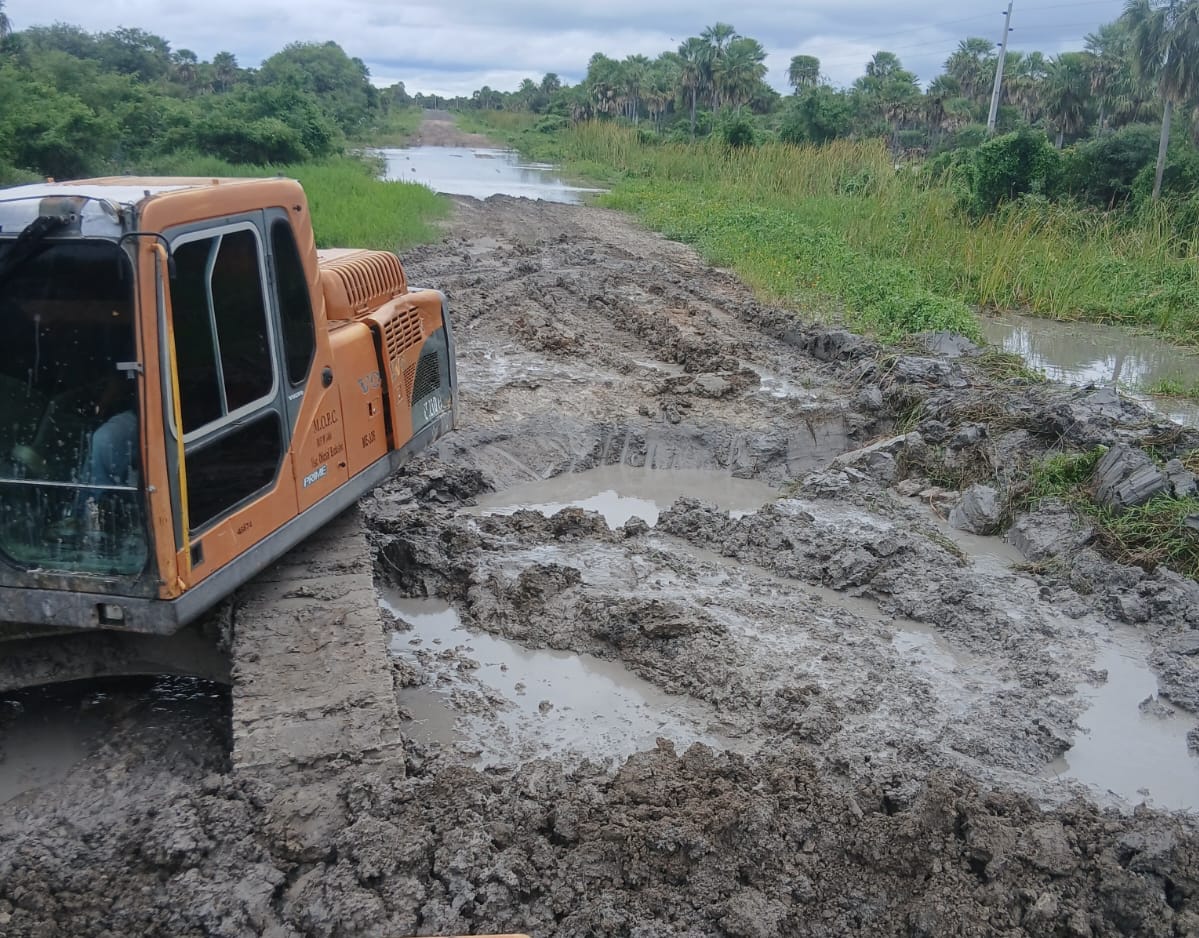 MOPC trabaja para reabrir camino clave en Alto Paraguay