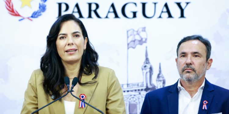 Gobierno iniciará en junio la renovación del transporte público, con licitaciones de 1.000 buses