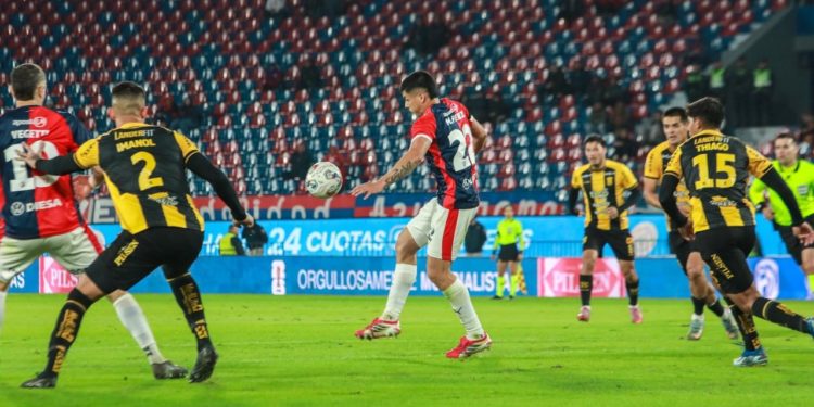 Pelea al rojo vivo por el subcampeonato: La APF programó la última fecha del Apertura con triple simultaneidad Pelea al rojo vivo por el subcampeonato: La APF programó la última fecha del Apertura con triple simultaneidad