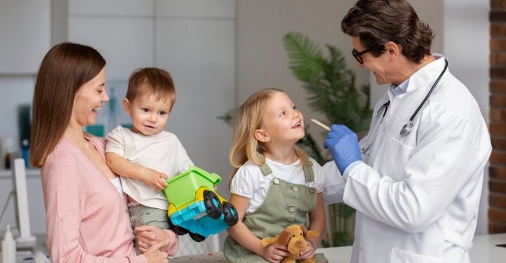 Pediatras rechazan proyecto que limita la atención infantil hasta los 14 años