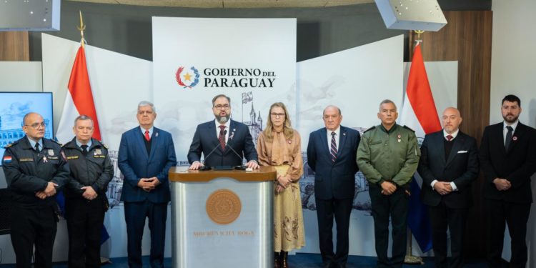 Ministros informaron a Peña sobre histórico traslado de 361 internas al COMPLE