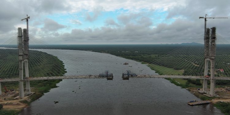 Puente Bioceánico está a solo 21 metros de unir Paraguay y Brasil