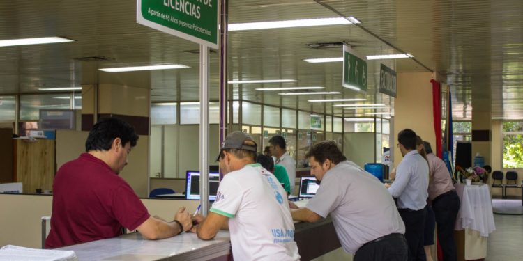 Conductores de Asunción tienen plazo hasta fin de mayo para revalidar licencias sin multas