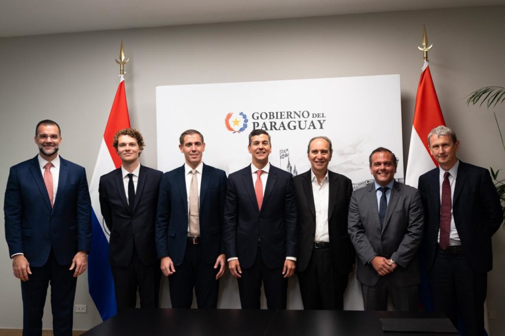 Gobierno sella alianza con magnate francés Xavier Niel para traer la revolucionaria escuela «42» Gobierno sella alianza con magnate francés Xavier Niel para traer la revolucionaria escuela «42»