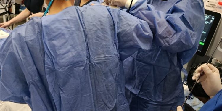 Extraen del pulmón un objeto alojado durante 12 años en paciente de Itapúa