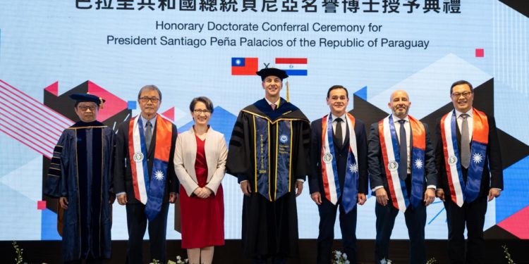 Peña recibe el Honoris Causa en Taiwán y refuerza la alianza estratégica bilateral