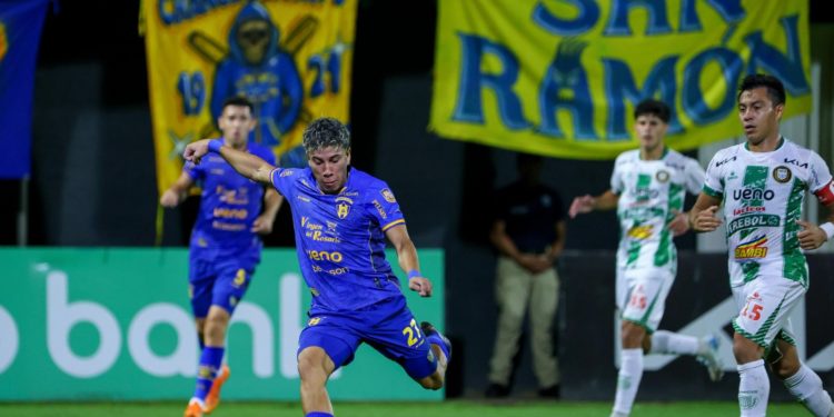 Rubio Ñu y Luqueño reparten puntos en un accidentado empate en Trinidad
