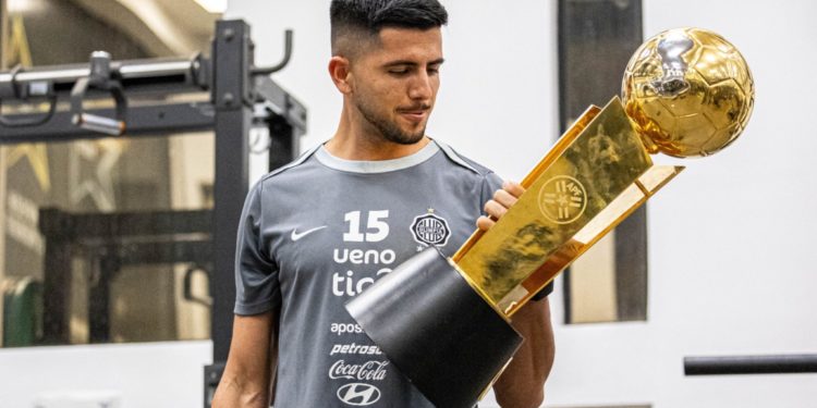 Olimpia no para los festejos y entrena con la Copa puesta en la mira internacional