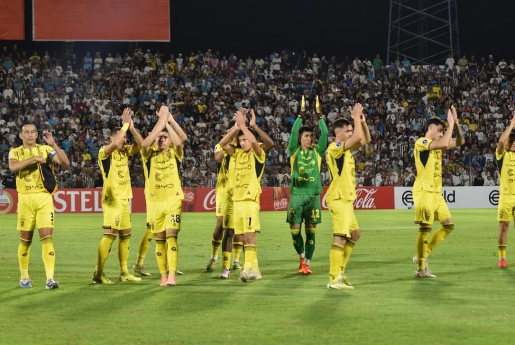 Historico empate de Recoleta ante el Santos de Neymar en una noche inolvidable para Pedro Juan Caballero