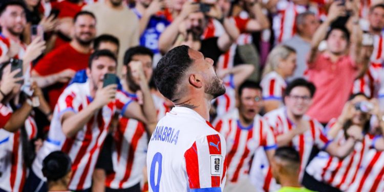 Tonny Sanabria: El amuleto de la Albirroja que hizo historia desde el banco de suplentes