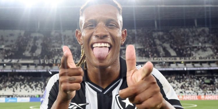Botafogo estira su invicto y hunde a Racing en la Sudamericana