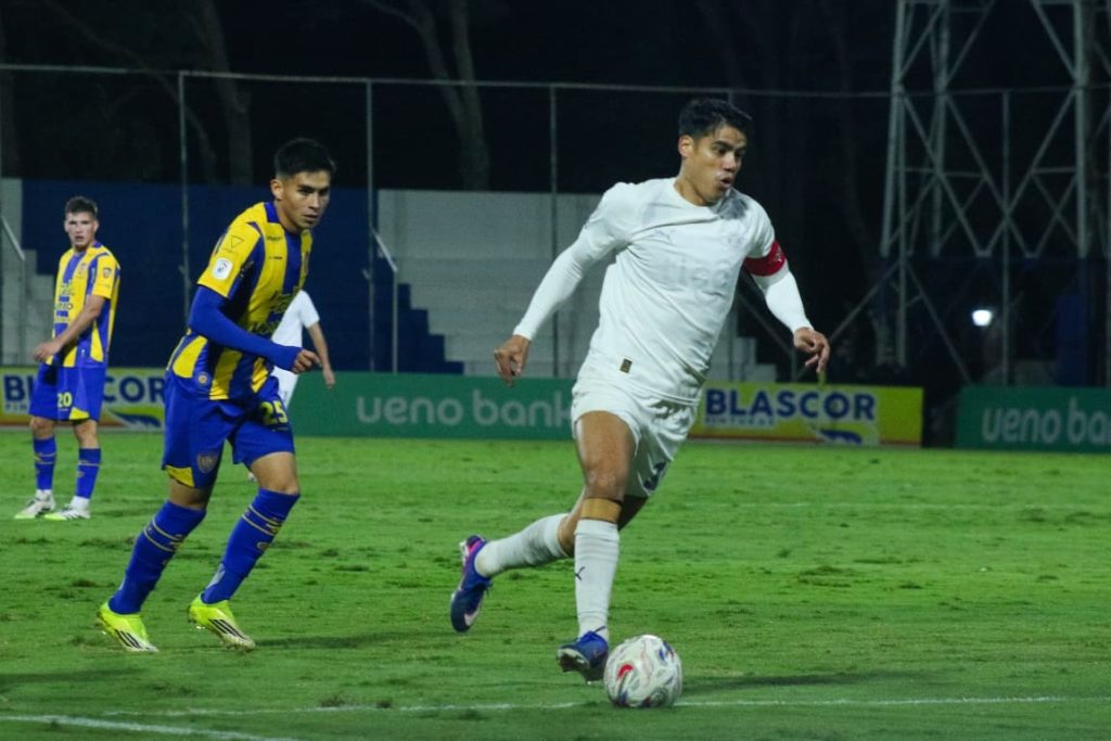 Espectáculo de goles en Itauguá: Libertad se impone a Luqueño en un duelo vibrante