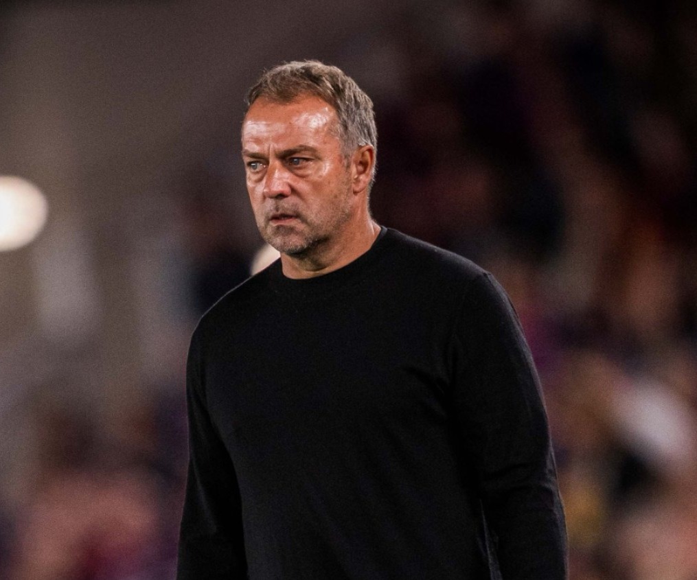 Hansi Flick asegura su continuidad en el Barcelona hasta 2028