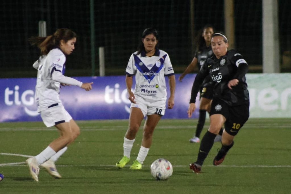 Goleada de escándalo y mucha acción: Sábado de alta intensidad en el CARDIF por el Campeonato Femenino