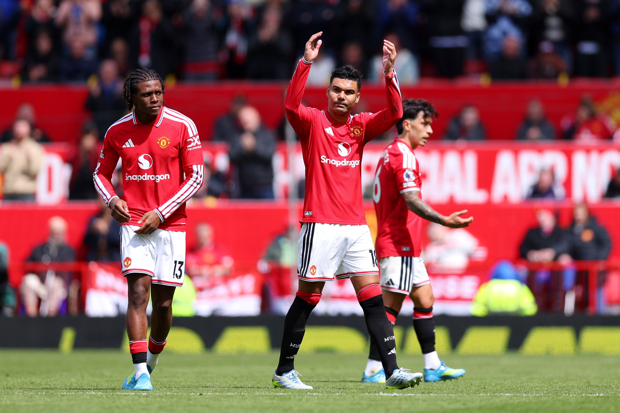 Emotivo adiós en Old Trafford: Casemiro se despide del Manchester United en una tarde cargada de lágrimas y récords