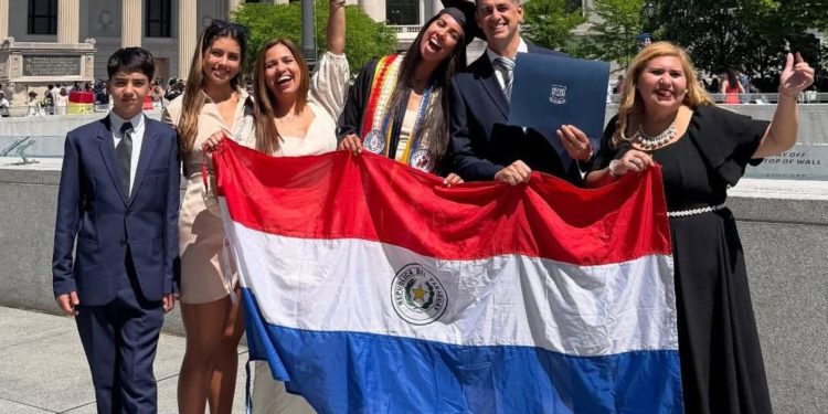 De las aguas al olimpo académico: Nicole Martínez se gradúa en Economía en la prestigiosa Universidad de Yale De las aguas al olimpo académico: Nicole Martínez se gradúa en Economía en la prestigiosa Universidad de Yale