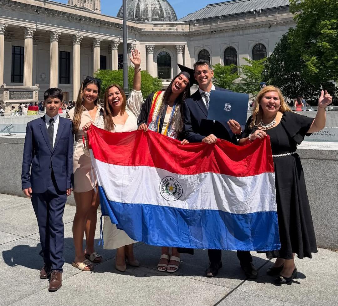 De las aguas al olimpo académico: Nicole Martínez se gradúa en Economía en la prestigiosa Universidad de Yale