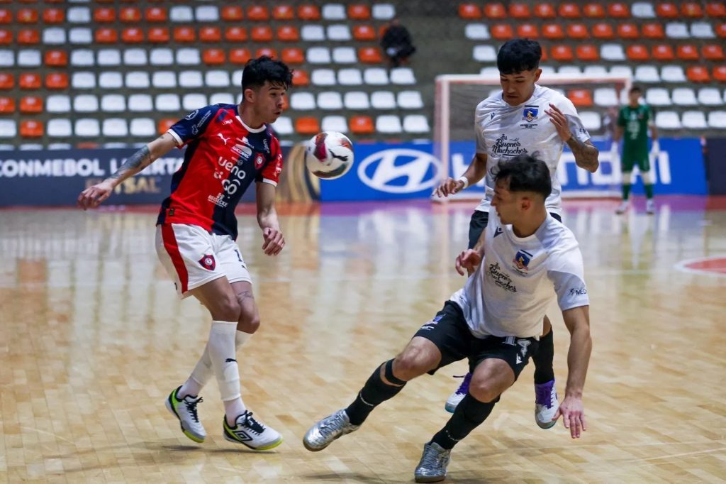 Cerro Porteño sufre un duro revés ante Colo Colo y se juega la clasificación ante Nacional Cerro Porteño sufre un duro revés ante Colo Colo y se juega la clasificación ante Nacional