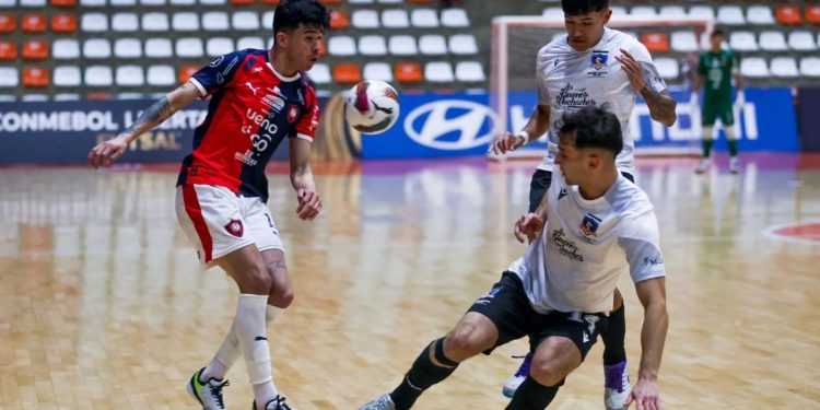 Cerro Porteño sufre un duro revés ante Colo Colo y se juega la clasificación ante Nacional