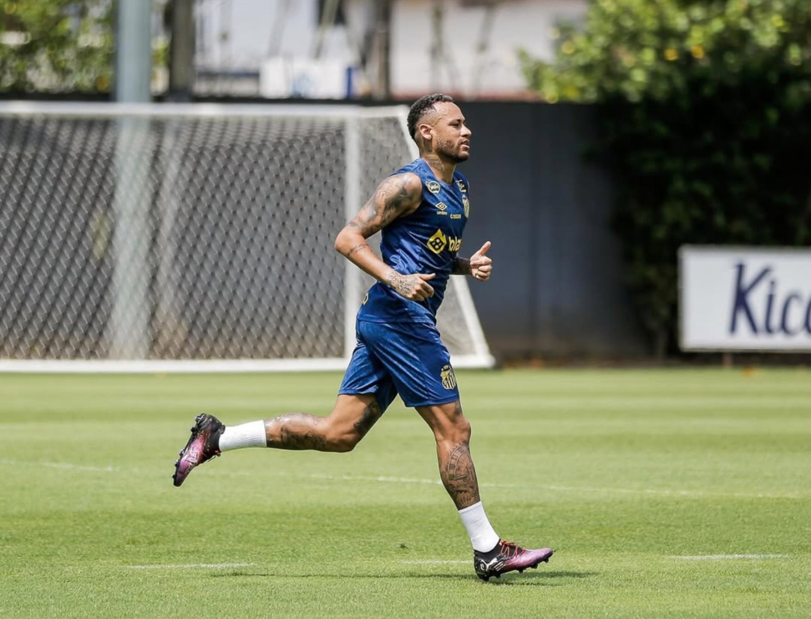 Otra vez la pesadilla: Neymar sufre una lesión muscular y peligra su presencia en el debut mundialista de Brasil Otra vez la pesadilla: Neymar sufre una lesión muscular y peligra su presencia en el debut mundialista de Brasil