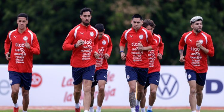 El búnker albirrojo gana fuerza: Tres nuevas figuras se acoplan a las tareas de Paraguay de cara al Mundial El búnker albirrojo gana fuerza: Tres nuevas figuras se acoplan a las tareas de Paraguay de cara al Mundial