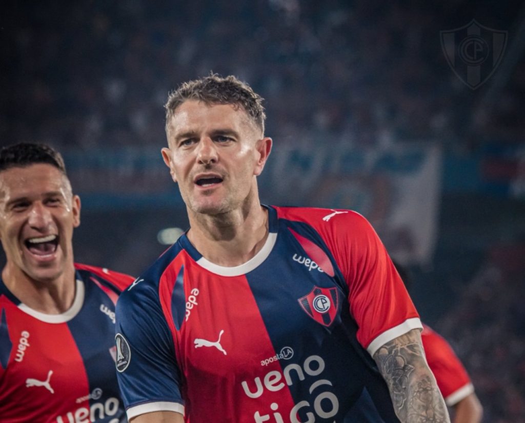 Líder absoluto y con paso firme: Cerro Porteño vence a Sporting Cristal y se adjudica el Grupo F Líder absoluto y con paso firme: Cerro Porteño vence a Sporting Cristal y se adjudica el Grupo F