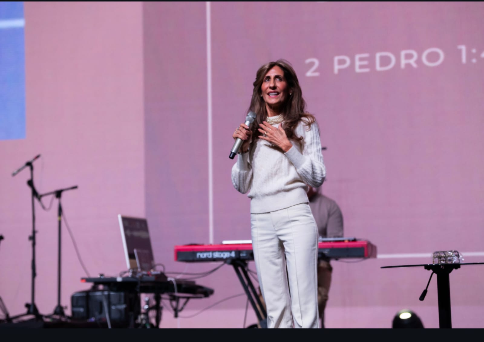 Bethany Abreu destaca el trabajo social y espiritual que la iglesia realiza fuera del templo