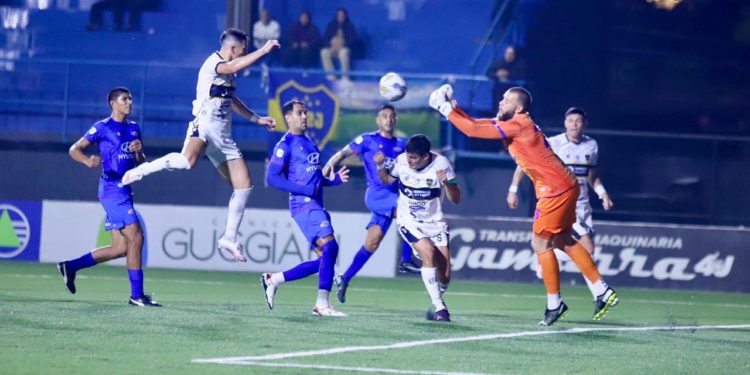 Golpe de autoridad en Campo Grande: El 12 de Junio de Villa Hayes vence a Independiente y se afianza en lo más alto Golpe de autoridad en Campo Grande: El 12 de Junio de Villa Hayes vence a Independiente y se afianza en lo más alto