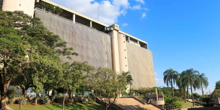 Agentes económicos ajustan a la baja el tipo de cambio y proyectan un crecimiento del PIB de 4,2% para 2026 Agentes económicos ajustan a la baja el tipo de cambio y proyectan un crecimiento del PIB de 4,2% para 2026
