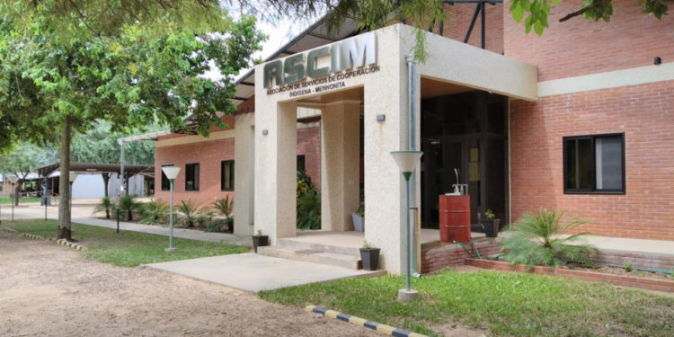 ASCIM invierte más de G. 30 mil millones anuales en programas sociales para comunidades indígenas del Chaco ASCIM invierte más de G. 30 mil millones anuales en programas sociales para comunidades indígenas del Chaco