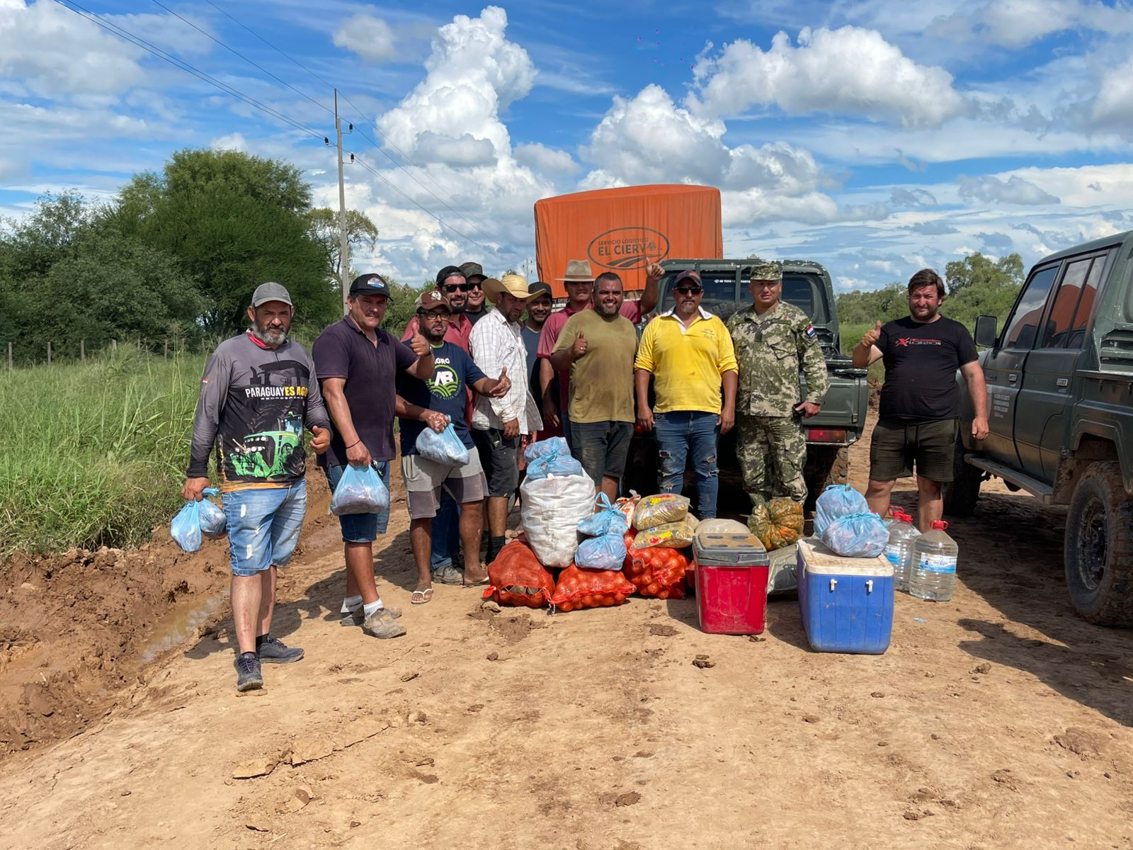 Militares asistieron a camioneros varados en el Chaco