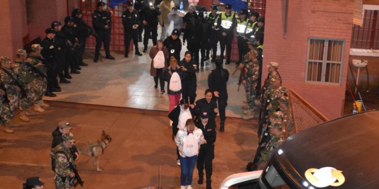 Trasladan internas al penal de mujeres de Emboscada