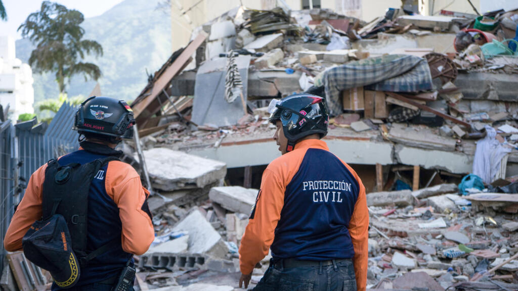 Rescatistas encuentran señales de vida y salvan a más de 30 personas en Venezuela