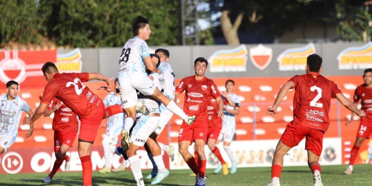 Golpe de autoridad en el Emiliano Ghezzi: Guaireña reacciona a tiempo y tumba a Fernando de la Mora con una gran remontada Golpe de autoridad en el Emiliano Ghezzi: Guaireña reacciona a tiempo y tumba a Fernando de la Mora con una gran remontada