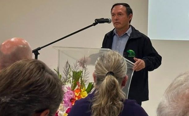 Claudelino Rodas confirma su salida de la intendencia y anuncia a sucesora interina