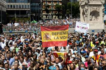 Miles de personas marchan en Madrid para defender la vida y rechazar el aborto y la eutanasia Miles de personas marchan en Madrid para defender la vida y rechazar el aborto y la eutanasia
