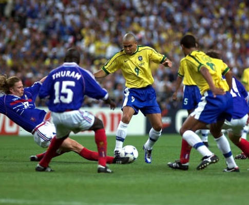 Francia brilló en casa y el misterio de Ronaldo marcó la final del Mundial 1998