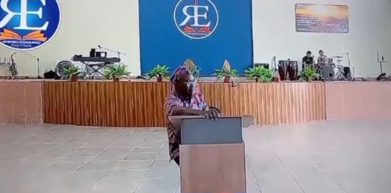 Pastor fallece mientras predicaba y conmueve a miles con su última palabra Pastor fallece mientras predicaba y conmueve a miles con su última palabra