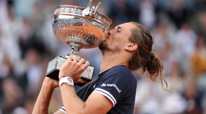 Alexander Zverev conquista Roland Garros y celebra el primer Grand Slam de su carrera Alexander Zverev conquista Roland Garros y celebra el primer Grand Slam de su carrera
