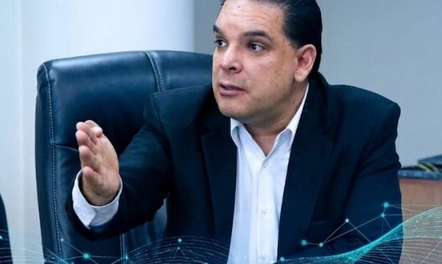 Salario mínimo podría subir más, pero solo si cambia la ley que regula su reajuste