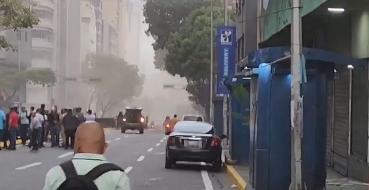 Potente terremoto de hasta magnitud 7,5 sacude Venezuela y provoca derrumbes en Caracas