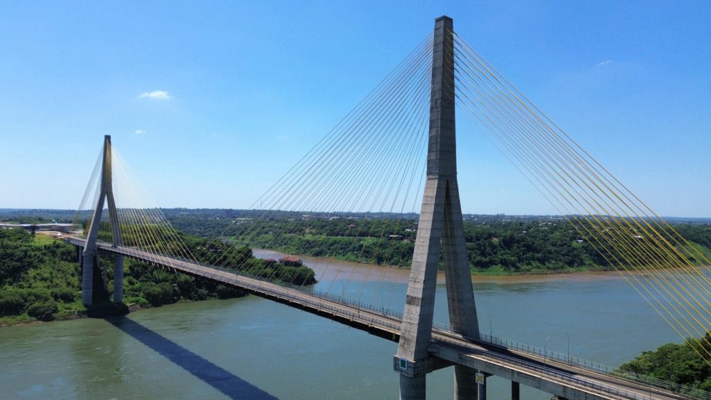 Dan luz verde al uso estratégico del Puente de la Integración para reducir el caos fronterizo