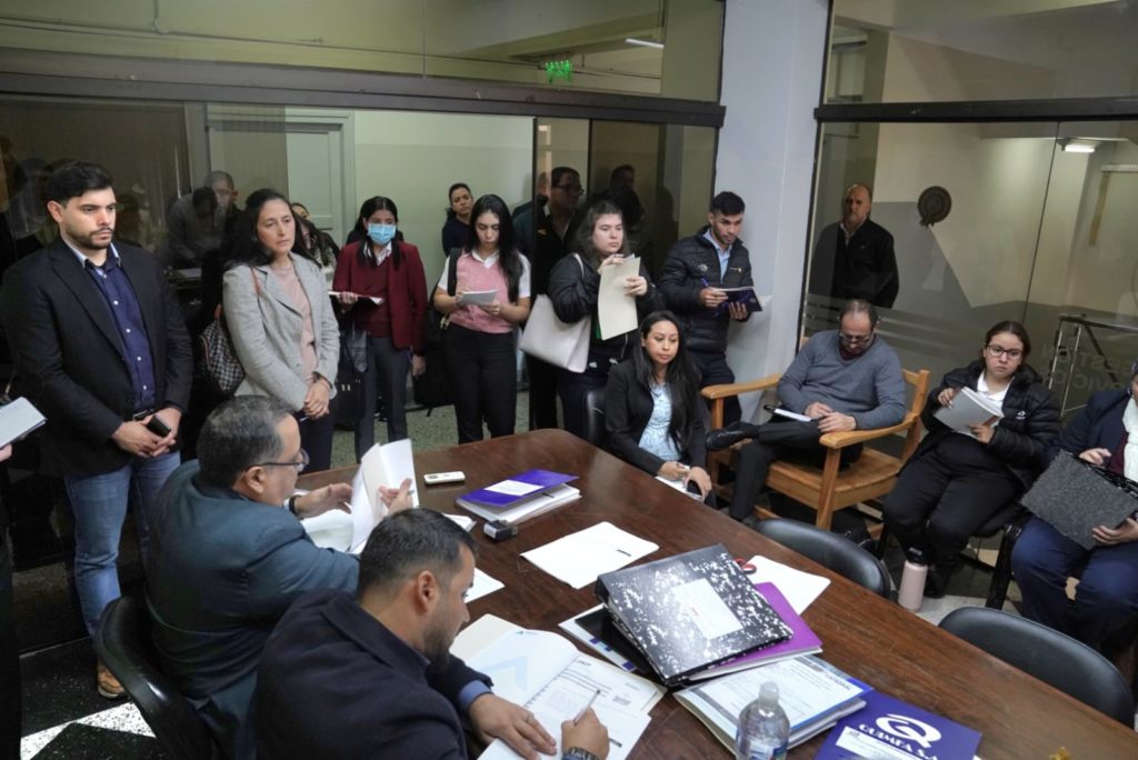 IPS acelera licitación clave: 29 empresas pujan por proveer 37 medicamentos en stock crítico