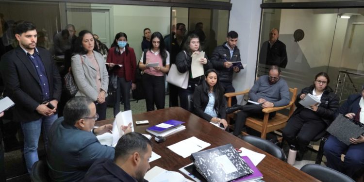IPS acelera licitación clave: 29 empresas pujan por proveer 37 medicamentos en stock crítico IPS acelera licitación clave: 29 empresas pujan por proveer 37 medicamentos en stock crítico