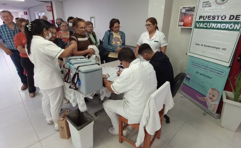 Hospital Central del IPS mantiene puestos de vacunación habilitados para reforzar la protección durante el invierno