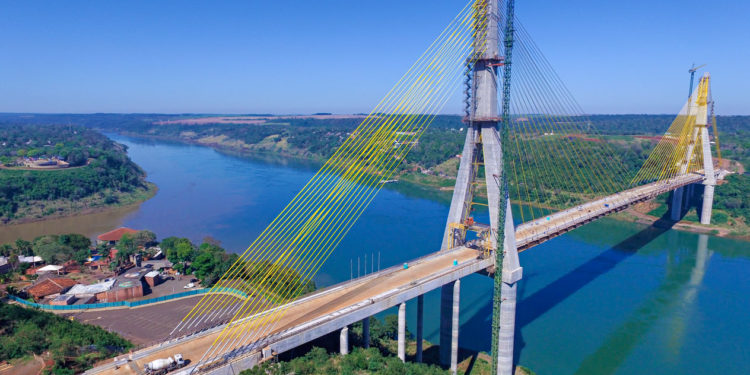 Puente de la Integración sigue sin uso pleno y tráfico colapsa en el puente de la Amistad 