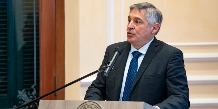 Ministro Ramírez destaca impacto educativo y social de 1.600 kits Starlink para zonas vulnerables